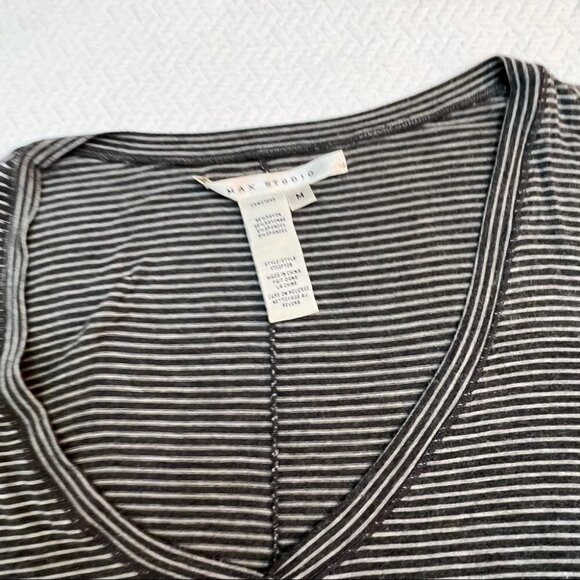 max Studio🖤Grey Stripe V- Neck Tunic Top Size M - Picture 7 of 9